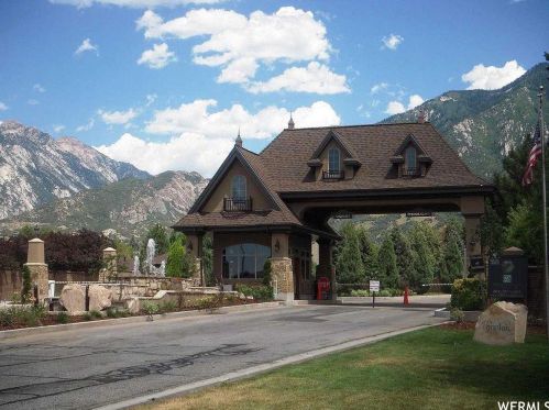 25 Snowstar Ln, Sandy UT 84092-4800 exterior