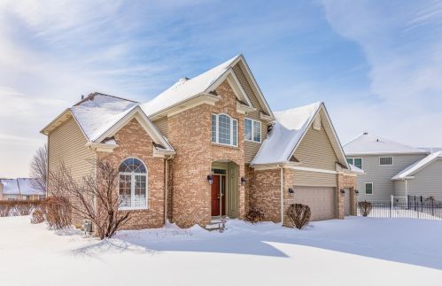 2108 Joyce Ln, Naperville, IL 60564-4405