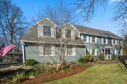 15 Ash Ct, Middletown, CT 06457-6128