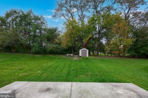 230 Parklawn Ct, Lancaster PA  17601-2660 exterior