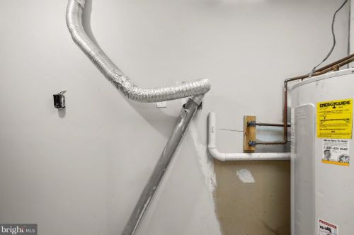 1365 Elm Grv Cir, Silver Spring MD 20905-6060 exterior