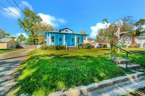 914 Cable St, Conroe TX  77301-2211 exterior