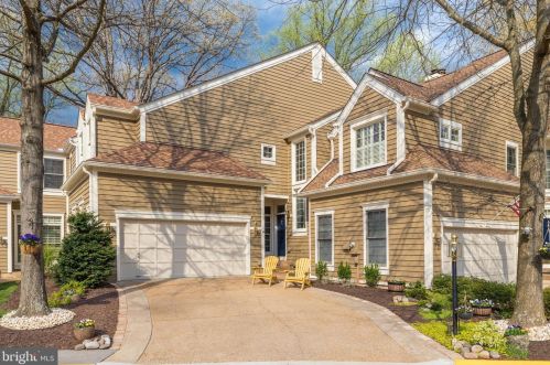 11410 Hollow Timber Ct, Herndon, VA 20194-1980