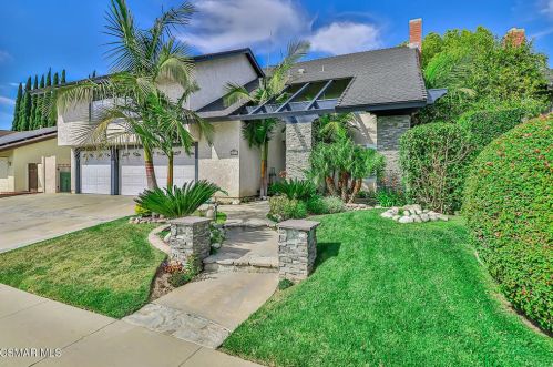 2295 Burnside St, Simi Valley, CA 93065-2516
