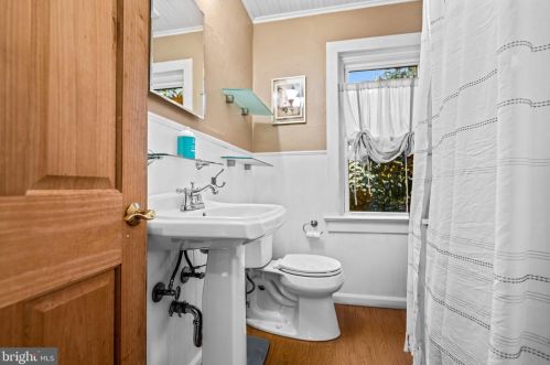 24 Evergreen Ln, Tavistock NJ  08033-1202 exterior