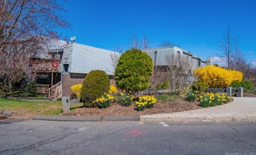 61 Trolley Crossing Ln, Middletown, CT 06457-5843