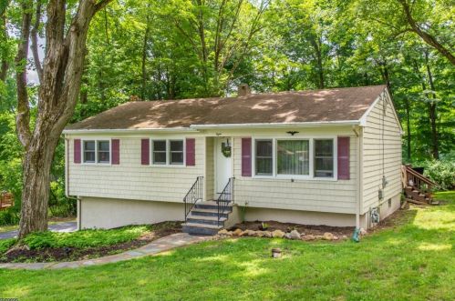 8 Kern Dr, Roxbury Township, NJ 07836-9726