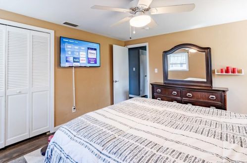 201 Fairlawn Dr, Torrington CT  06790-5809 exterior