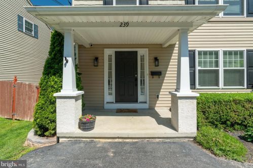 239 Railroad Ave, Ephrata PA  17522-2327 exterior