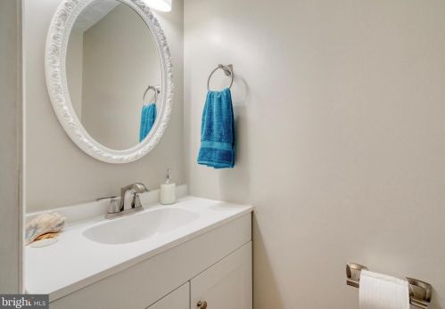 8359 Bark Tree Ct, Springfield VA  22153-3832 exterior