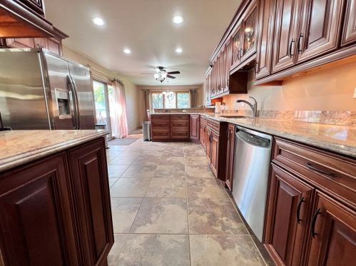 518 Plamondon Dr, Addison, IL 60101-1934
