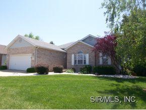 2616 Lake Lucerne Dr, Belleville, IL 62221-3358