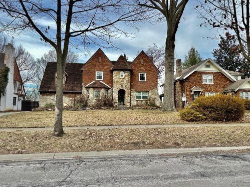 1558 Elizabeth Pl, Cincinnati, OH 45237-5623