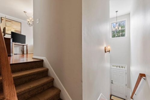 3823 Chattahoochee Summit Dr, Atlanta, GA 30339-3253