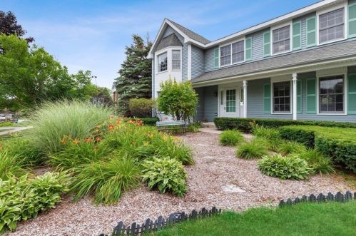 6117 Honeysuckle Ln, Gurnee, IL 60031-4457