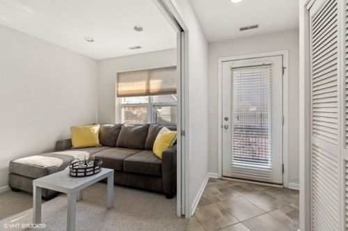 26 Aberdeen St, Chicago, IL 60607-2564