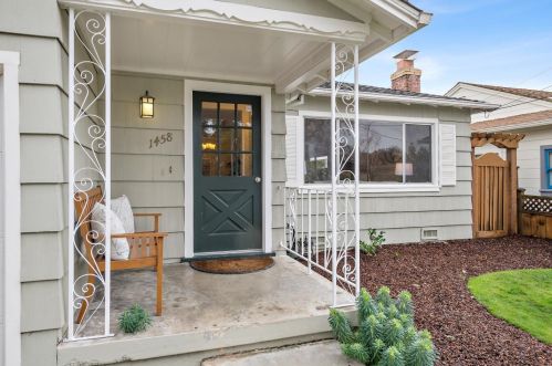 1458 Chestnut St, San Carlos, CA 94070-4717