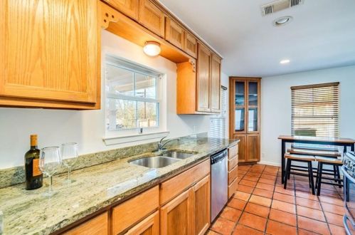 2425 Euclid Ave, Austin TX  78704-5419 exterior