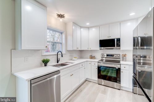 8527 Bauer Dr, Springfield VA  22152-2345 exterior