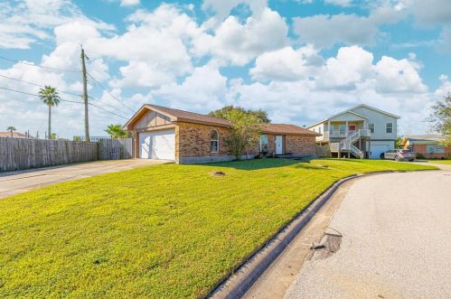1127 Bayou Cir, Galveston, TX 77551-4312