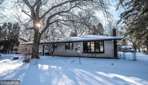 2437 Hillside Rd, Saint Paul MN  55110-5535 exterior