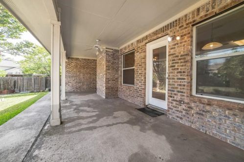 15624 Fisher Is Dr, Austin TX  78717-3833 exterior