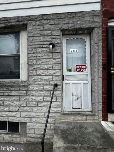 252 Cambria St, Philadelphia, PA 19134-3338