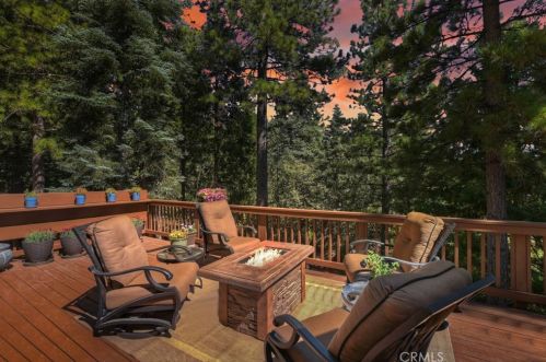27376 Pinewood Dr, Lake Arrowhead, CA 92352-9708