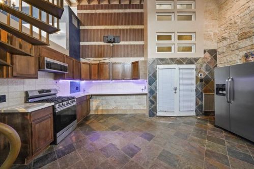 614 Pine Gully Rd, Taylor Lake Village TX  77586-1827 exterior