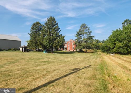 750 Summit Dr, Lancaster PA  17601-1152 exterior