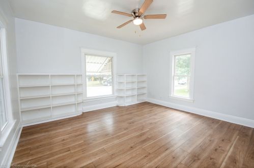 1059 Hickory St, Kankakee, IL 60901-5326