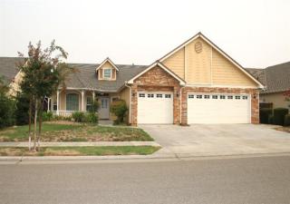 581 Lester Ave, Clovis, CA 93619-7562