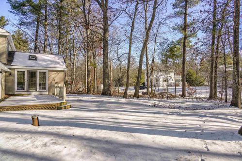 1 Cherokee Ct, Londonderry NH  03053-2635 exterior