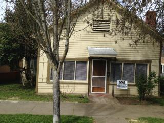 1026 Fullerton St, Roseburg OR  97470-3439 exterior