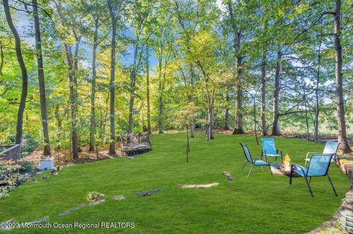 10 Lefferts Ct, Middletown NJ  07748-3031 exterior