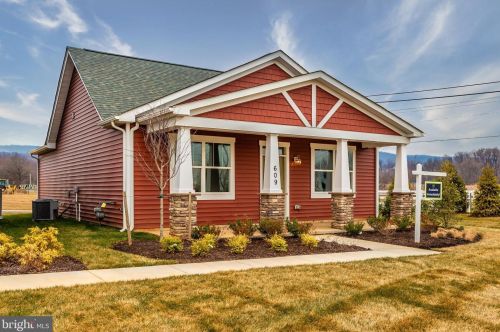 10835 Hershey Dr, Williamsport, MD 21795-1435