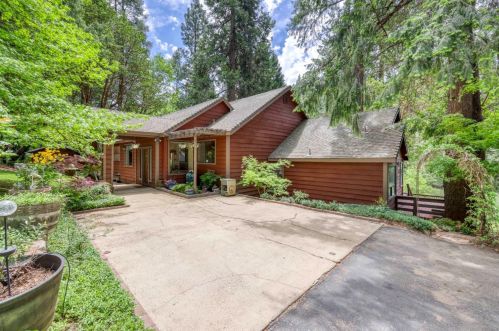 4084 Canyon Rd, Snowline Camp, CA 95709-9710