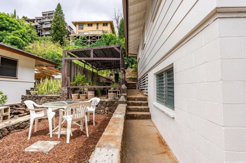 1364 Ala Hoku Pl, Honolulu HI  96819-1429 exterior