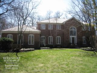 43 Dukes Ln, Half Day, IL 60069-3319