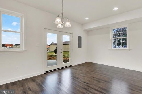 261 3rd St, Hanover, PA 17331-2330