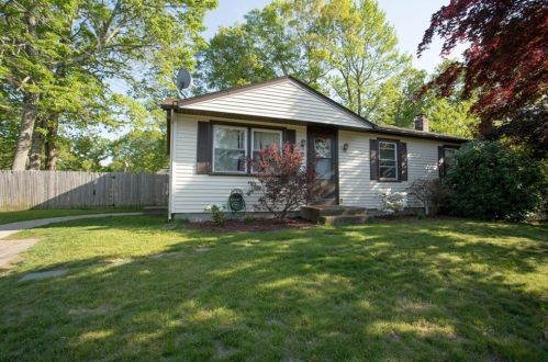 5 Reddington St, Coventry, RI 02816-4244