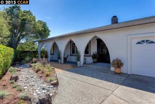 1825 Joseph Dr, Moraga, CA 94556-2710