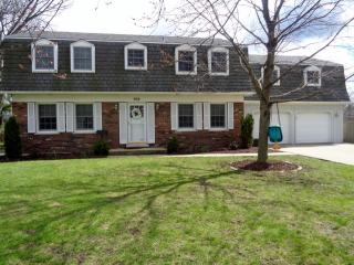 902 Hawthorne Blvd, Wheaton, IL 60187-3433