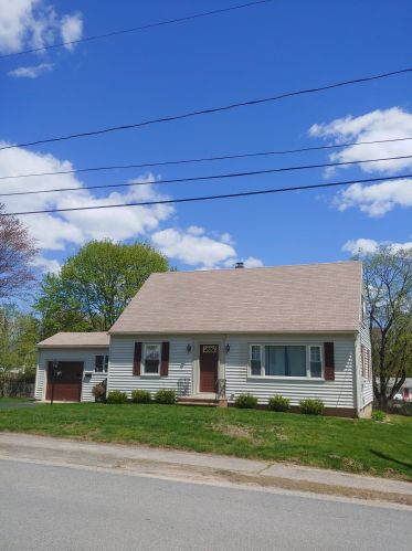97 Horne St, Dover, NH 03820-2626