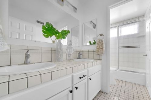 8696 La Playa Cir, Santa Ana CA 92708-5010 exterior