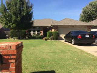1233 Edinburg Dr, Yukon, OK 73099-7539