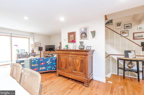 9233 Three Oaks Dr, Silver Spring MD 20901-3372 exterior