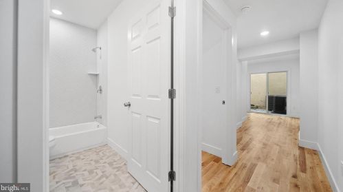 512 4 St, Philadelphia PA 19133-3105 exterior