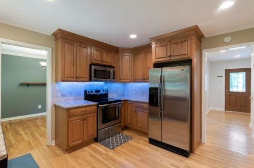 6769 Lockridge Dr, Atlanta GA  30360-1555 exterior