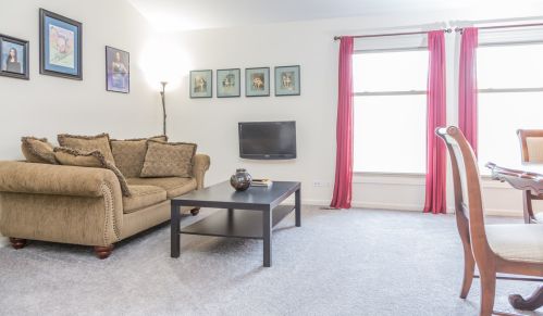 291 Lincoln Dr, Hanover Park, IL 60103-6508